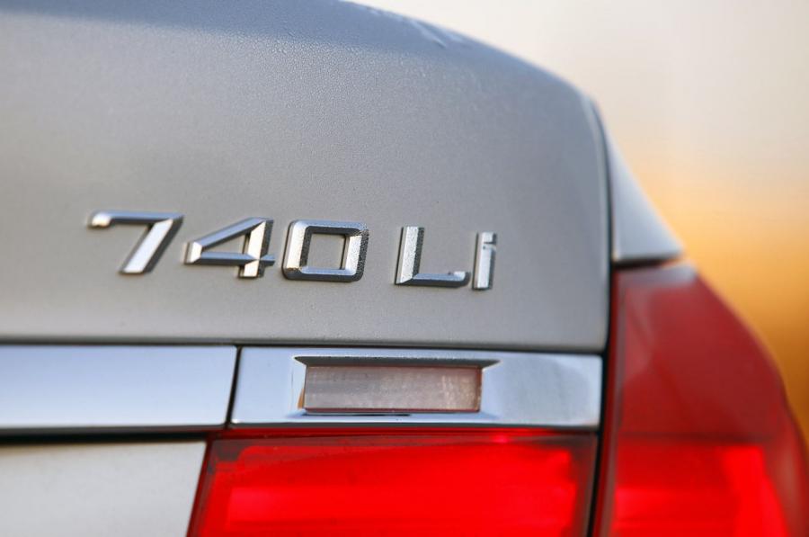  BMW 740Li 2011 года  (фото 40 из 48)